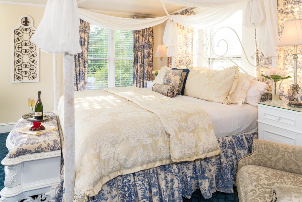 The Aerie Bed & Breakfast New Bern Ngoại thất bức ảnh